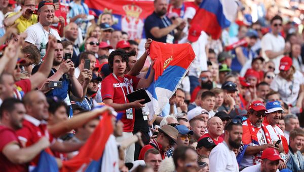 Hinchas serbios en el Mundial de Rusia (archivo) - Sputnik Mundo