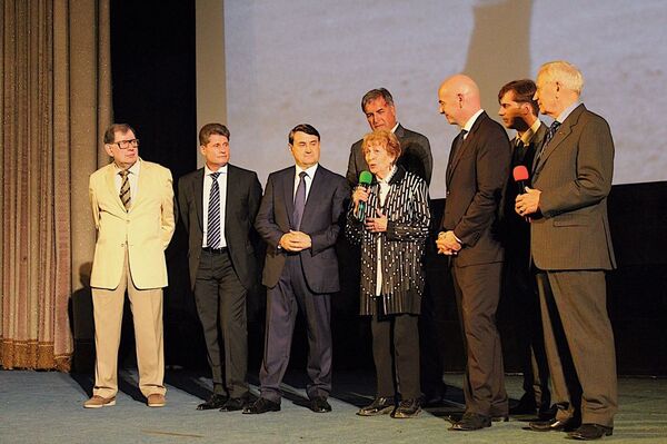 Valentina Yashina y Gianni Infantino (3 dch) Valentina Yashina y Gianni Infantino (3 dch) - Sputnik Mundo