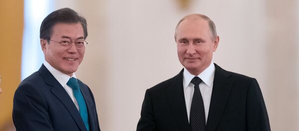 Presidente de Corea del Sur, Moon Jae-in, presidente de Rusia, Vladímir Putin - Sputnik Mundo