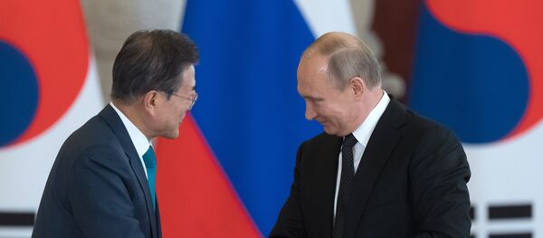 Presidente de Corea del Sur, Moon Jae-in, presidente de Rusia, Vladímir Putin - Sputnik Mundo