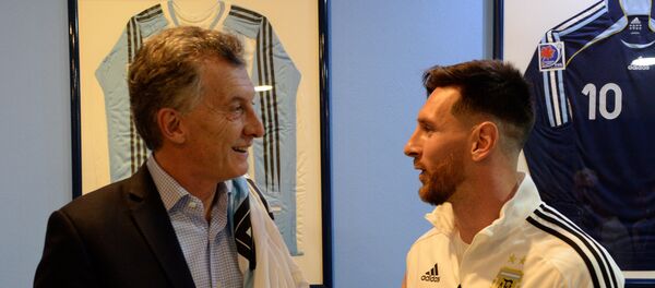Mauricio Macri, presidente de Argentina, y Lionel Messi, jugador de fútbol de la selección de ese país. - Sputnik Mundo