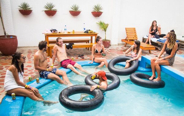 La piscina del Drop Bear Hostel de Santa Marta, en Colombia - Sputnik Mundo