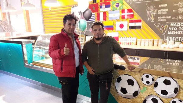 Los cineastas peruanos Antonio Landeo Vega y Víctor Hugo Salarrayan Rengifo - Sputnik Mundo