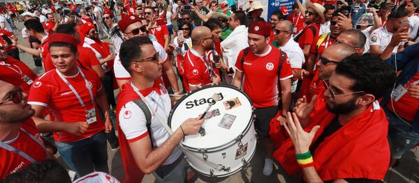 Hinchas antes del partido entre las selecciones nacionales de Bélgica y Túnez - Sputnik Mundo