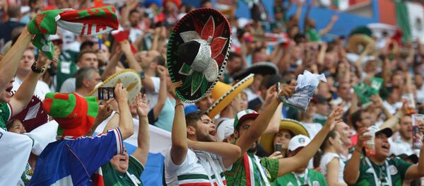 Los hinchas en el partido México-Corea del Sur - Sputnik Mundo