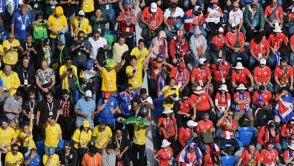 Los hinchas en el partido Brasil-Costa-Rica en San Petersburgo - Sputnik Mundo