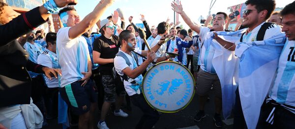 Hinchas argentinos - Sputnik Mundo