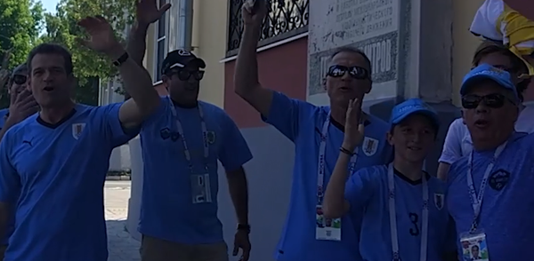 Los ánimos de los hinchas uruguayos antes de la batalla Rusia-Uruguay - Sputnik Mundo