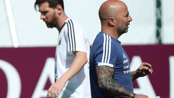 El delantero argentino, Lionel Messi, y el entrenador de la selección de Argentina, Jorge Sampaoli - Sputnik Mundo