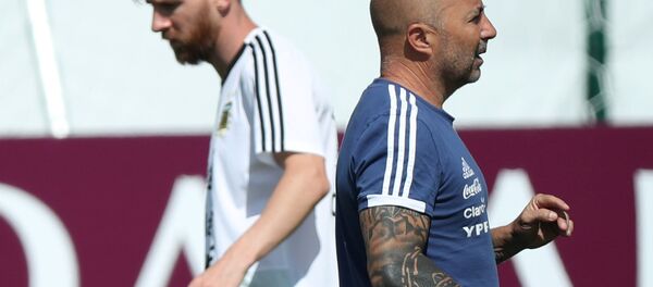 El delantero argentino, Lionel Messi, y el entrenador de la selección de Argentina, Jorge Sampaoli - Sputnik Mundo