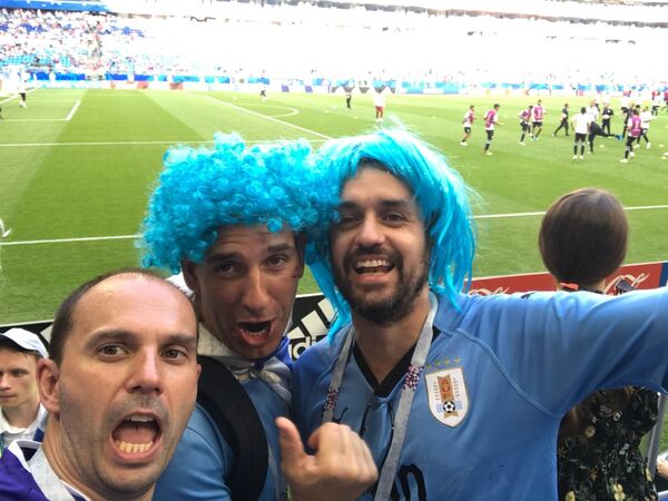 Hinchas uruguayos en el estadio de Samara, Rusia. - Sputnik Mundo