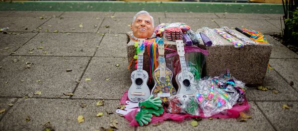 Máscara que representa al favorito de las elecciones presidenciales de México Andrés Manuel López Obrador - Sputnik Mundo