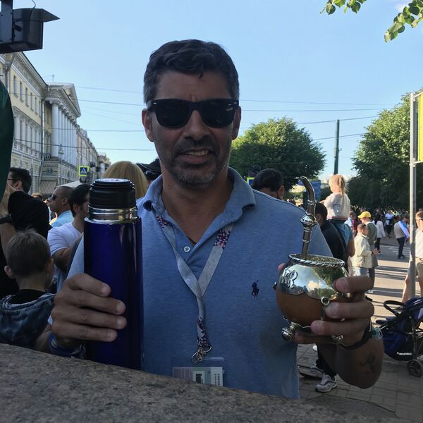 Un argentino toma mate en San Petersburgo Un argentino toma mate en San Petersburgo - Sputnik Mundo