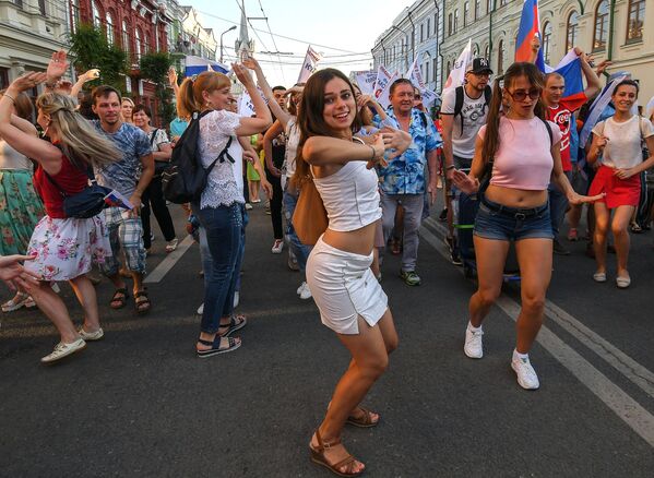 Las más bellas y alegres hinchas del Mundial de 2018… hasta el momento - Sputnik Mundo