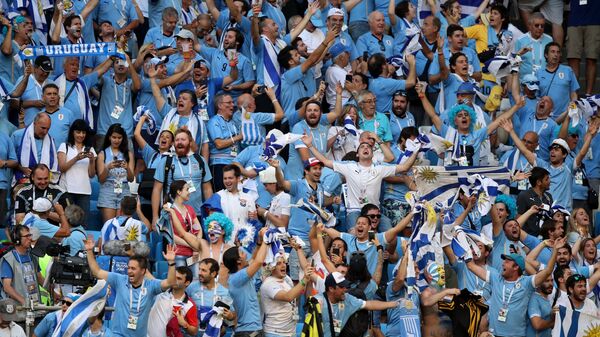 Hinchas uruguayos durante un partido del Mundial de Rusia 2018 - Sputnik Mundo