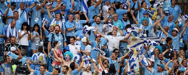 Hinchas uruguayos durante un partido del Mundial de Rusia 2018 - Sputnik Mundo