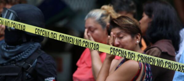 Una escena del crimen debido a la violencia en México - Sputnik Mundo