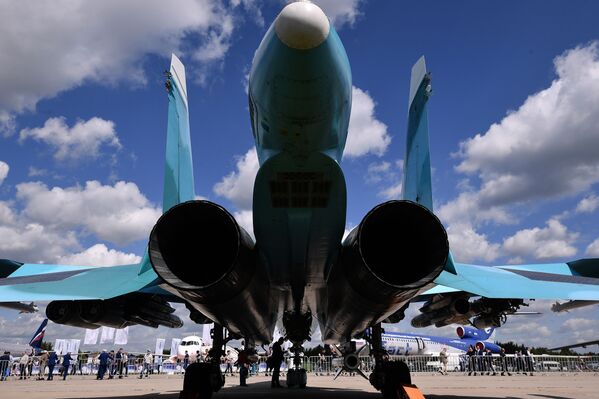 Su-34: el patito infernal reconocido como la máquina más temible del mundo - Sputnik Mundo