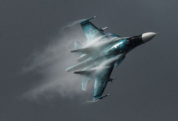 Su-34: el patito infernal reconocido como la máquina más temible del mundo - Sputnik Mundo