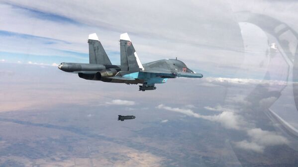 Su-34: el patito infernal reconocido como la máquina más temible del mundo - Sputnik Mundo