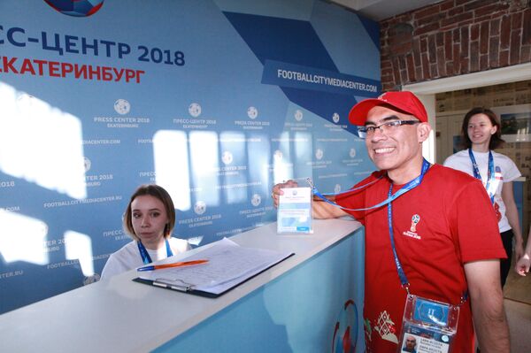 Reinaldo Vicente Lara Acosta, voluntario peruano en el Mundial de fútbol 2018  - Sputnik Mundo