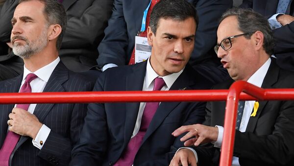 El presidente del Gobierno de España, Pedro Sánchez, y el presidente de la Generalitat de Cataluña Quim Torra (archivo) El presidente del Gobierno de España, Pedro Sánchez, y el presidente de la Generalitat de Cataluña Quim Torra (archivo) - Sputnik Mundo