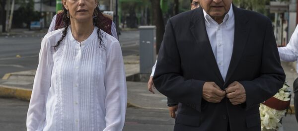 Claudia Sheinbaum y Andrés Manuel López Obrador, candidato a la presidencia de México - Sputnik Mundo