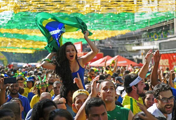 Sonrisas y lágrimas: las emociones a flor de piel de los fans del Mundial de Rusia 2018 - Sputnik Mundo