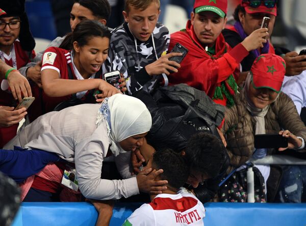 Sonrisas y lágrimas: las emociones a flor de piel de los fans del Mundial de Rusia 2018 - Sputnik Mundo