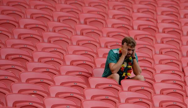 Sonrisas y lágrimas: las emociones a flor de piel de los fans del Mundial de Rusia 2018 - Sputnik Mundo