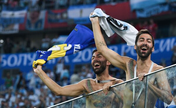 Sonrisas y lágrimas: las emociones a flor de piel de los fans del Mundial de Rusia 2018 - Sputnik Mundo