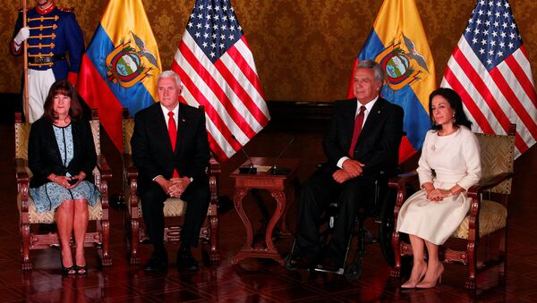 El vicepresidente de EEUU, Mike Pence y el presidente de Ecuador, Lenin Moreno junto con sus esposas - Sputnik Mundo