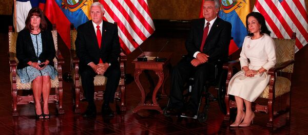 El vicepresidente de EEUU, Mike Pence y el presidente de Ecuador, Lenin Moreno junto con sus esposas - Sputnik Mundo