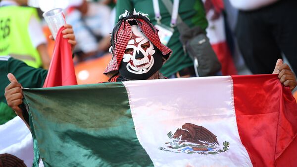 Un hincha mexicano en Rusia, ya listo para el carnaval del Dia de los Muertos - Sputnik Mundo