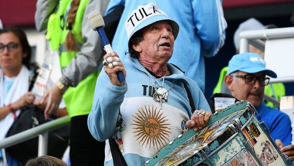 Сonocido hincha argentino Carlos Pascual Tula - Sputnik Mundo