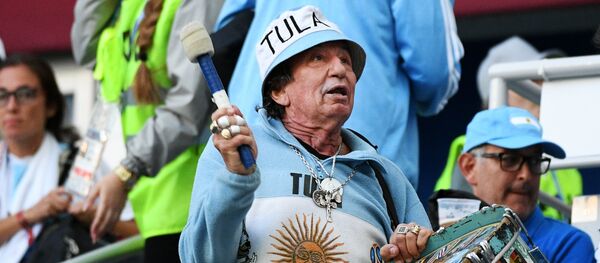 Сonocido hincha argentino Carlos Pascual Tula - Sputnik Mundo