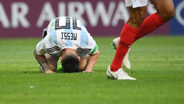 Messi durante el partido entre Francia y Argentina - Sputnik Mundo