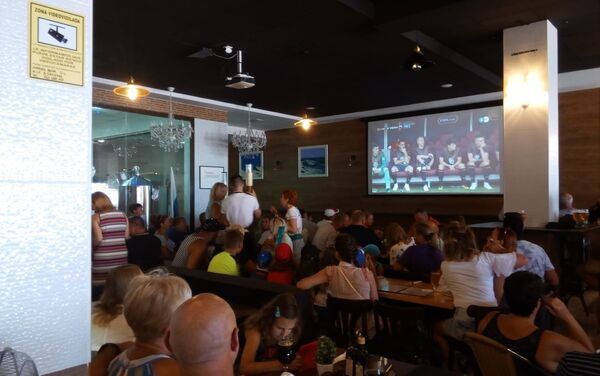 Los hinchas rusos en el bar en Torrevieja Los hinchas rusos en el bar en Torrevieja - Sputnik Mundo