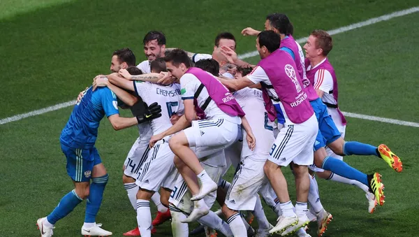 Los jugadores de la selección rusa se alegran por la victoria sobre España - Sputnik Mundo