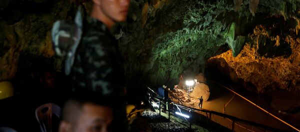 La operación del rescate en la cueva Tham Luang en Tailandia La operación del rescate en la cueva Tham Luang en Tailandia - Sputnik Mundo