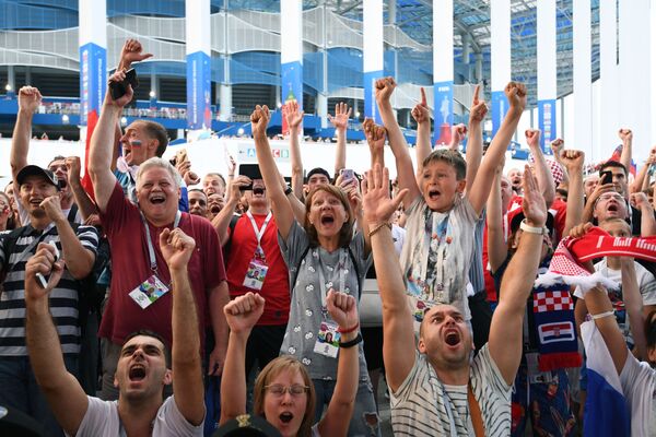 Locura en las calles de Moscú: Rusia celebra la victoria frente a España - Sputnik Mundo