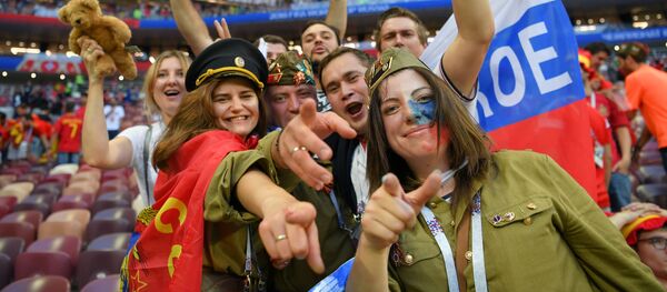 Locura en las calles de Moscú: Rusia celebra la victoria frente a España - Sputnik Mundo