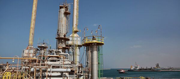 Refinería de petróleo en Libia (archivo) Refinería de petróleo en Libia (archivo) - Sputnik Mundo