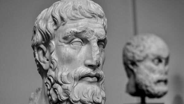 Una escultura antigua - Sputnik Mundo