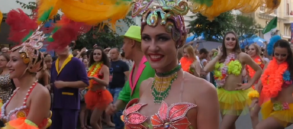 El carnaval de Brasil inunda las calles de Samara - Sputnik Mundo