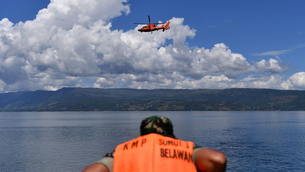Búsqueda del transbordador KM Sinar Bangun en el lago Toba, Indonesia Búsqueda del transbordador KM Sinar Bangun en el lago Toba, Indonesia - Sputnik Mundo