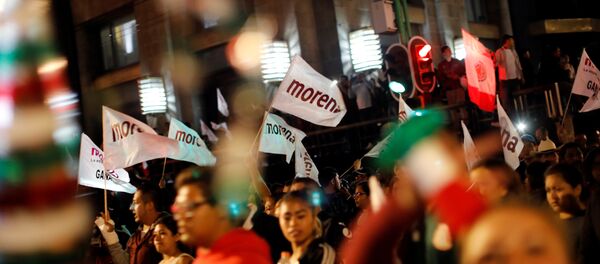 Partidarios de Andrés Manuel López Obrador, el presidente electo de México - Sputnik Mundo