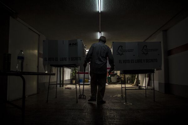 Escena de las elecciones presidenciales en México - Sputnik Mundo