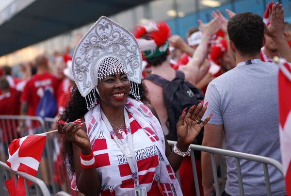 Una hincha de Dinamarca  - Sputnik Mundo