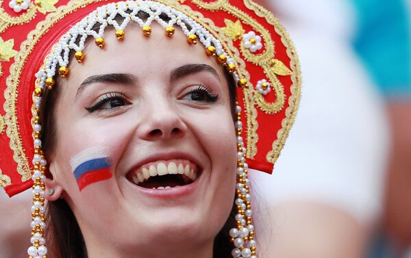 Una hincha rusa - Sputnik Mundo